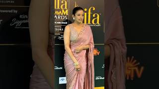 Ill come back Ill come back says Chennai Express actress Priyamani as she rushes into the IIFA [upl. by Malti791]