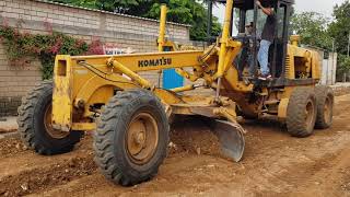 Bombeo invertido con motoconformadora Komatsu GD650A [upl. by Nosrak381]