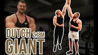 TRAINEN MET DE DUTCH FITNESS GIANT  218 LANG amp 155KG [upl. by Notanhoj]