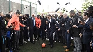 Emmanuel Macron marque un penalty douteux à Sarcelles [upl. by Yllop449]