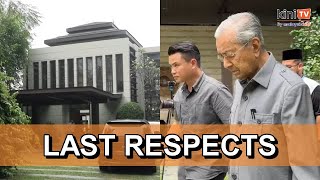 Dr Mahathir political leaders visit Daims home to pay last respects [upl. by Shaer]