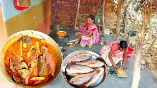 santali tribe traditional cooking RIVER FISH curry with brinjal prepared by santali tribe women [upl. by Haggai13]