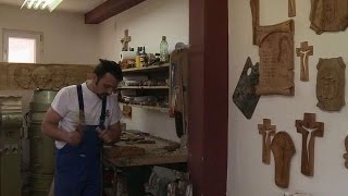 Bosnie un sculpteur musulman au service du pape François [upl. by Ellebyam828]