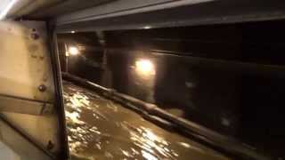 Massive flooding on the Thameslink Railway between St Pancras and Farringdon [upl. by Lombardy868]