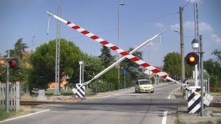 Spoorwegovergang San Giacomo I  Railroad crossing  Passaggio a livello [upl. by Ennovoj925]