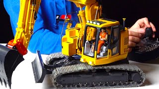 FIRST REVIEW of the brilliant KOMATSU PC228 RC Digger from FUMOTEC [upl. by Ymmij]