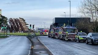 Surrey Fire amp Rescue Service Leatherhead’s WRT and ALP arriving at a large hotel fire in Crawley [upl. by Ytinav377]