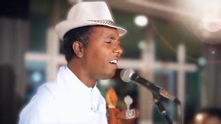 Abera Beyene New Eritrean music 2021 live ኣበራ በየነ ኣብ መድረኽ [upl. by Mccutcheon386]