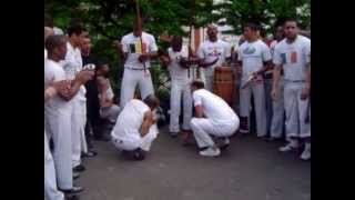 MESTRE CAMISA et ABADÁCAPOEIRA a la Basilique du Sacré Coeur de Montmartre [upl. by Enymzaj731]