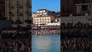 TUFFO DI CAPODANNO 🌊  Crotone 1 Gennaio 2023 buonanno tradizioni mare happynewyear 2023 [upl. by Notlrac729]