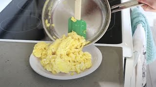 HOW TO MAKE STAINLESS STEEL PANS NONSTICK  Cooking Eggs w NO Sticking  quotLeidenfrost Effectquot Trick [upl. by Edialeda]