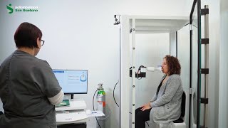 Esecuzione dell’esame spirometria globale con cabina pletismografica  Poliambulatori San Gaetano [upl. by Learrsi]