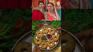 Gopi bahu🍒Making Medu Vada🥯 shorts viralvideo gopibahu sathnibhanasathiya [upl. by Asillam459]