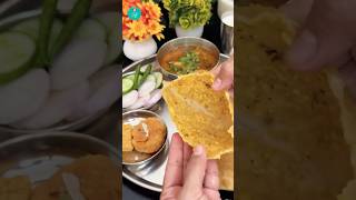 Bedmi puri aur aloo ki sabji 😋lunch speciallunch bedmipoori alookisabji shorts youtubeshorts [upl. by Eirallih]