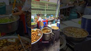 Chicken Noodles in a Basin  ก๋วยเตี๋ยวไก่กะละมัง งานประจำปี ภูเขาทอง67 ขายตามงานอีเว้นท์ [upl. by Anastas]