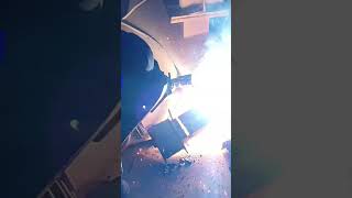 welding rod ki help se plate cut krte hue [upl. by Semajwerdna]