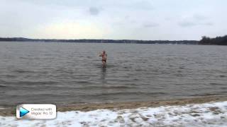 Eisbaden in Berlin Wannsee FULL HD [upl. by Nessah]