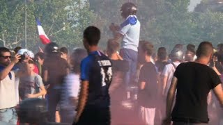 Mondial2018 les Français fêtent la quotdemiequot sur les Champs [upl. by Tinya]