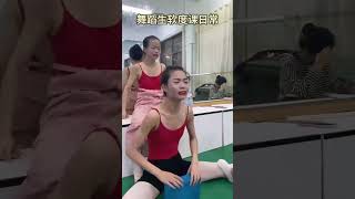 Dance trainingshortsdanceflexibilitygymnasticssplitballettraining [upl. by Bob906]