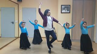 Clase de sevillanas impartidas por Sergio González a alumnas de 4 y 5 años HD sergiobailaor [upl. by Arammahs]