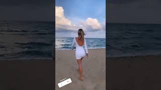 Diletta Leotta  forme esuberanti  sfida il mare di settembre  Video [upl. by Allred]