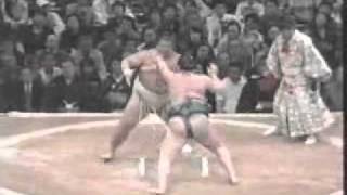 Musoyama vs Hakuho kyusho 2004 [upl. by Esikram]