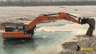 DEVELON DX380 EXCAVATOR Digging Gravel Under Water develon excavator heavyequipment digger [upl. by Diane-Marie]