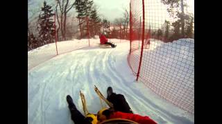 Une descente en luge au Massif de Charlevoix [upl. by Dyane]