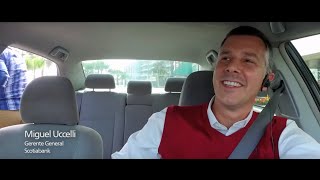 Gerentes escuchan clientes en taxi  Scotiabank Te Escucha [upl. by Borlow193]