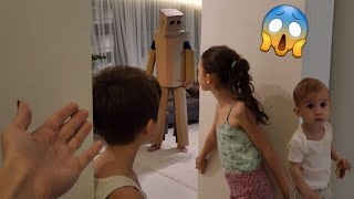 Eyvah Evde Karton Adam Var 😱 Eylül ve Poyraz Çok Korktu Saklandı  fun kids video [upl. by Millman62]