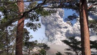 霧島・新燃岳噴火・午後3時41分爆発の瞬間・volcanokirishimajapan [upl. by Aicirtal]