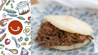 Cómo hacer arepas rellenas de carne mechada [upl. by Ludeman876]