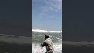 Asombrosos Hechos de PESCA con Atarraya Grabados en Mar Agitado [upl. by Naivat]