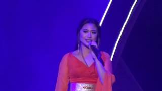 Morissette sings Reflection on Globe Disney event [upl. by Edac749]