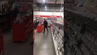 Cypis karaluch na głośniku w Media markt 😎 [upl. by Sanderson]