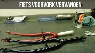 Fiets voorvork vervangen [upl. by Leorsiy]