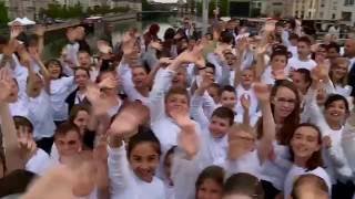 Centenaire Verdun Le lâché de ballons par les enfants [upl. by Nikolai]