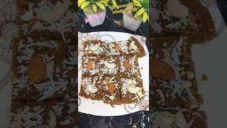 Besan barfi recipe 😋cooking youtubeshorts viralvideo shaifali maheshwari 👌👍💕 [upl. by Enitsenre]