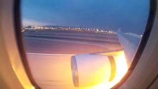 Airplane engine quotbackfiresquot during reverse  Las Vegas McCarran Airbus A330 Compressor Stall [upl. by Oirom651]