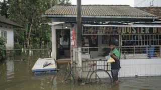 Sri Lanka closes schools as floods hammer the capital [upl. by Sirak864]