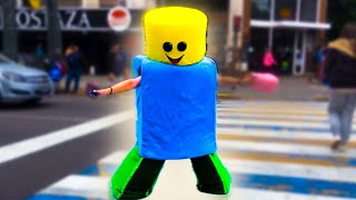 me DISFRAZÓ DE ROBLOX y hago retos EN LA CALLE [upl. by Dekeles]