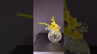 Yellow Gladiolus and Gypsophila [upl. by Walther]