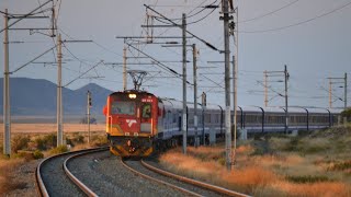 The Rovos Rail And The Blue Train in De Aar [upl. by Notse119]