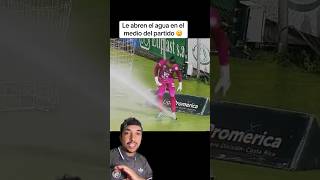 😲💦Le abren el agua en el medio del partido españa argentina mexico usa futbol gol colombia [upl. by Drof]