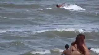 Rescate en villa gesell Mujer atrapada en rip current chupon [upl. by Alleusnoc]