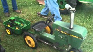 JOHN DEERE PEDAL TRACTOR [upl. by Denbrook]