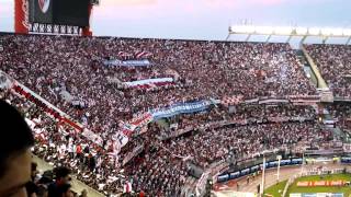 CUIDE SEÑORA SU GALLINERO  FIESTA  River Plate vs Quilmes  Torneo Final 2014 [upl. by Lovash]