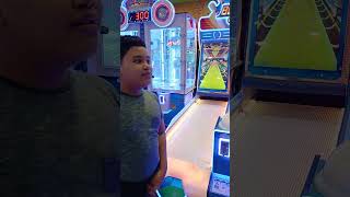 Yung 1st time magbowling sa arcade [upl. by Buatti]