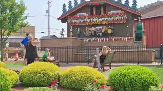 Cuckoo Clock in Sugarcreek Ohio attractions Reloj de Cucu mas grande del mundo [upl. by Madalyn]