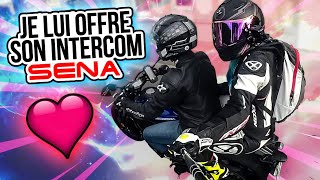 ON DÉCOUVRE L’INTERCOM MOTO EN COUPLE  Je lui offre le Sena 20S Evo [upl. by Einyaj]